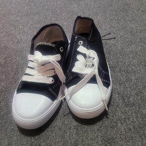 NEW Children's Tennis Shoes~Size 2